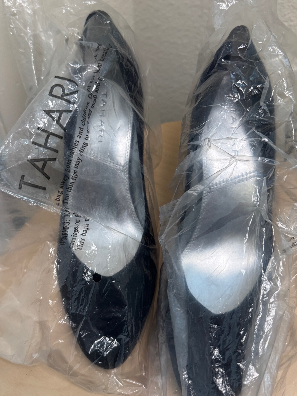 Tahari Black Narrow Pointed Toe Women's Heels